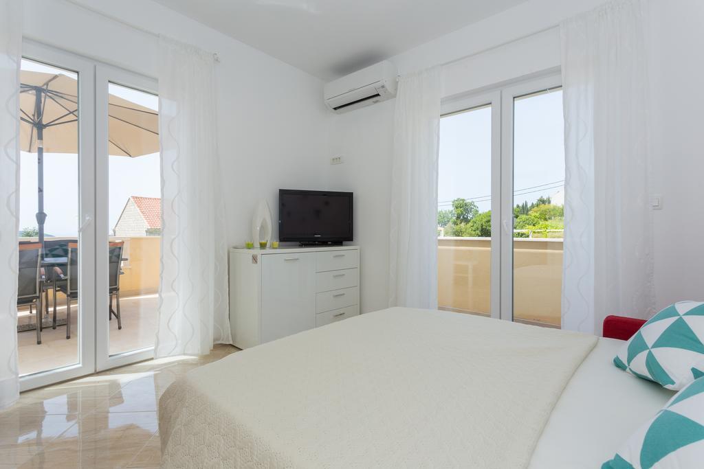 Apartment & Room Ladisic オラサック エクステリア 写真