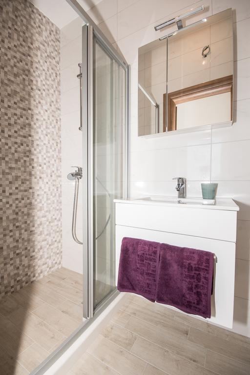 Apartment & Room Ladisic オラサック エクステリア 写真