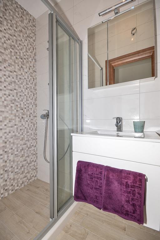 Apartment & Room Ladisic オラサック エクステリア 写真