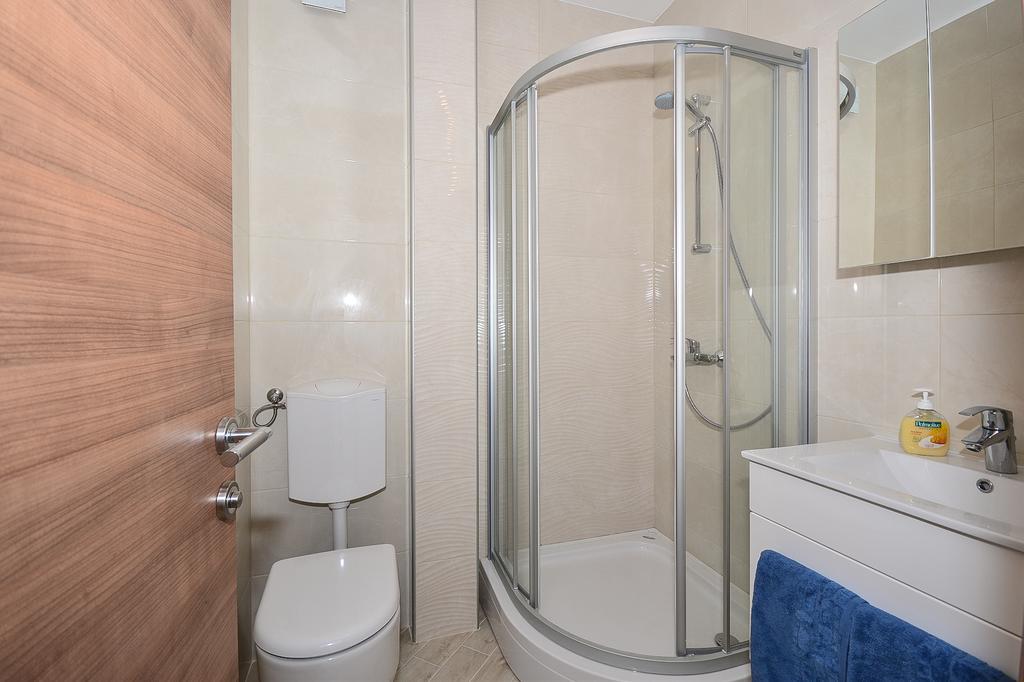 Apartment & Room Ladisic オラサック エクステリア 写真