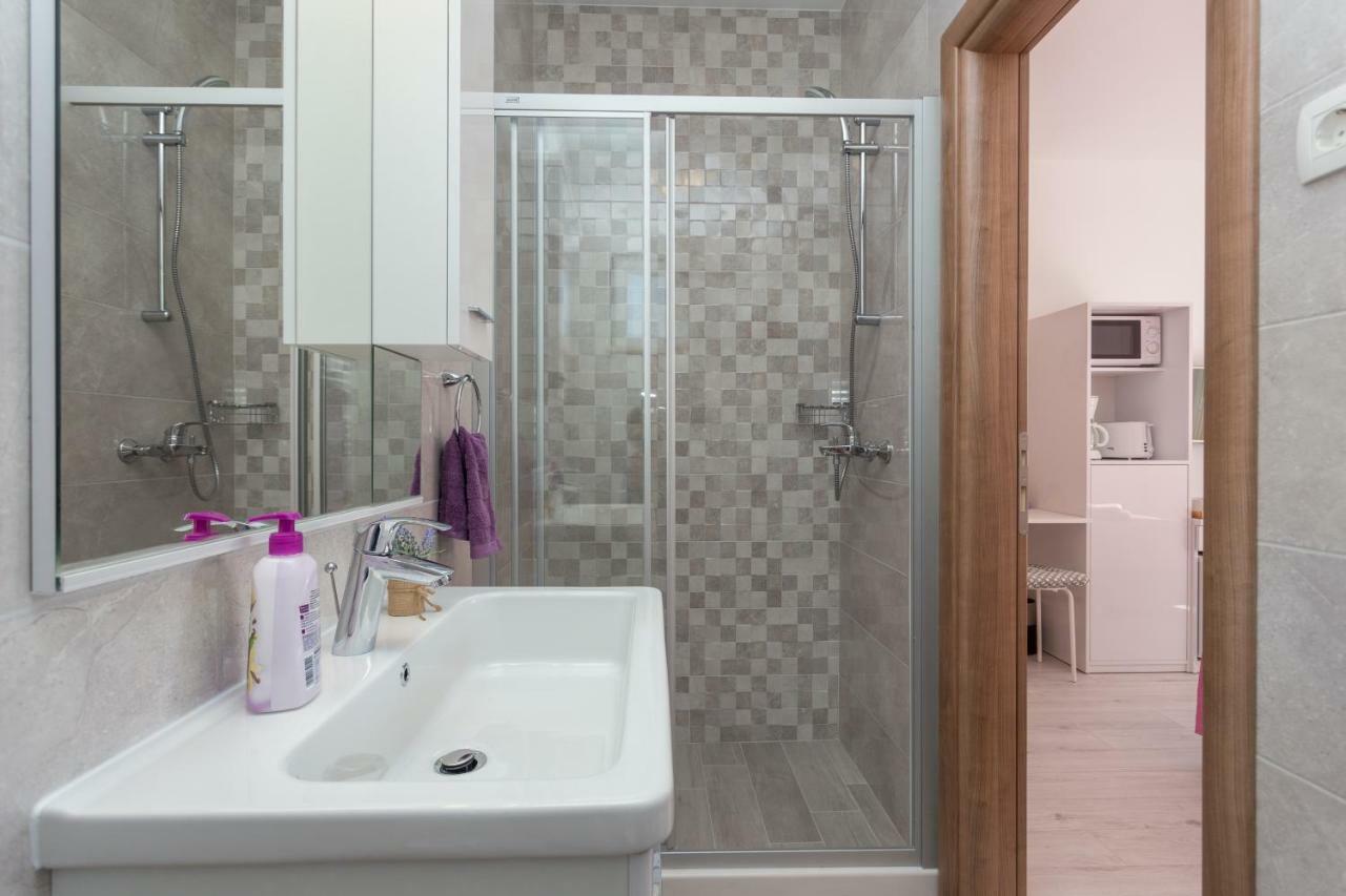 Apartment & Room Ladisic オラサック エクステリア 写真